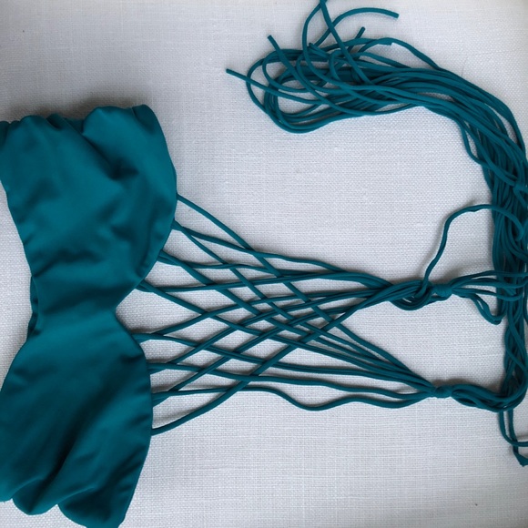 Bikini Top. Size Medium - ONE SIZE FITS ALL - Picture 2 of 4